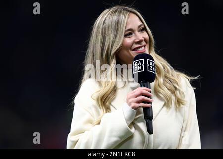 Mailand, Italien. 05. Februar 2023. Diletta Leotta, Jounalistin von DAZN Italia, schaut während des Fußballspiels der Serie A vor dem FC Internazionale und dem AC Mailand im Stadio Giuseppe Meazza am 5. Februar 2023 in Mailand, Italien zu. Kredit: Marco Canoniero/Alamy Live News Stockfoto