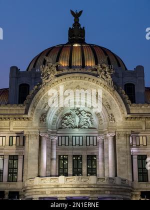 Außenansicht des Palacio de Bellas Artes, Mexiko-Stadt, Mexiko, Nordamerika Stockfoto