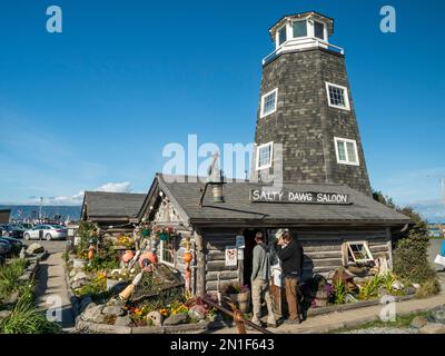 Der Salty Dawg Saloon in der Nähe des Homer Harbor an der Homer Spit in Kachemak Bay, Kenai Halbinsel, Alaska, Vereinigte Staaten von Amerika, Nordamerika Stockfoto