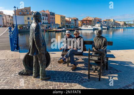 Statuen und Hafen, Martigues, Bouches du Rhone, Provence-Alpes-Cote d'Azur, Frankreich, Westeuropa Stockfoto