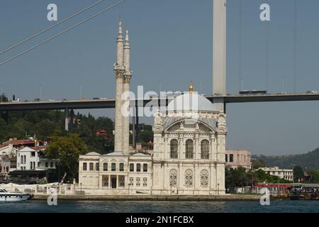 Buyuk-Mecidiye-Moschee in Ortakoy, Istanbul, Turkiye Stockfoto