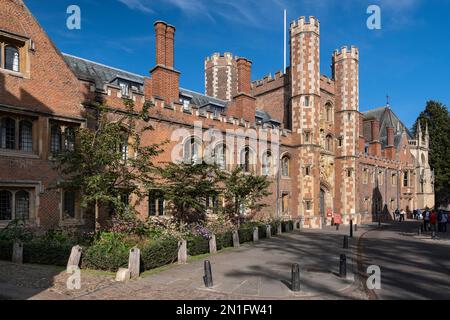 St. John's College und The Great Gate, Trinity Street, Cambridge, Cambridgeshire, England, Großbritannien, Europa Stockfoto