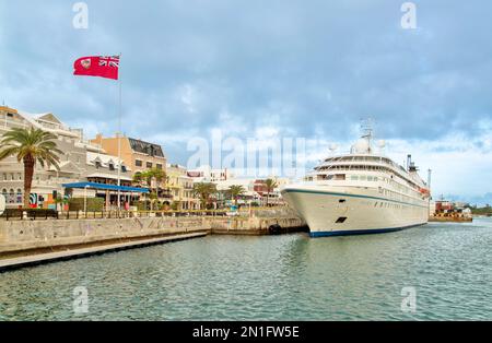 Das Windstar Cruises-Schiff Star Pride liegt an der Front Street, Hamilton, Bermuda, Atlantic, Mittelamerika Stockfoto