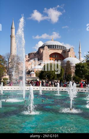 Wasserbrunnen, große Moschee Hagia Sophia, 360 n. Chr., UNESCO-Weltkulturerbe, Istanbul, Türkei, Europa Stockfoto