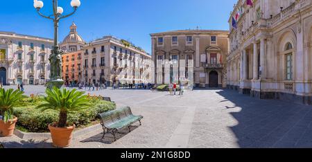 Blick auf Chiesa della Badia di Sant'Agata und Piazza dell'Universita, Catania, Sizilien, Italien, Mittelmeer, Europa Stockfoto