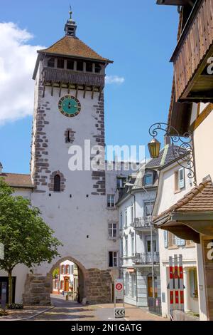 Der alte Turm in Rheinfelden, Schweiz. Mittelalterliche Stadt Rheinfelden an der Grenze zu Deutschland. Stockfoto