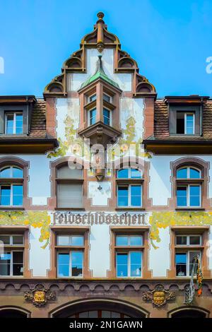 Restaurant Feldschlösschen am Rhein, Rheinfelden, Schweiz. Das Feldschlösschen-Gebäude befindet sich am Zähringerplatz direkt am zentralen Markt Stockfoto