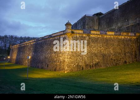 Alte Stadtmauern und Bollwerke der großen befestigten Zitadelle, die sternförmige Ciudadela, die Zitadelle von Pamplona, Pamplona, Navarre, Spanien. Stockfoto