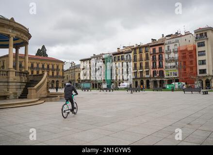 Plaza del Castillo, Stadtzentrum mit Kiosk von Pamplona, Navarre, Spanien. Stockfoto