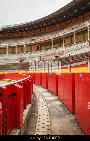 Pamplona Stierkampfarena, Plaza de Toros, Endziel für das Rennen der Stiere im Inneren. Pamplona, Navarra, Spanien. Stockfoto