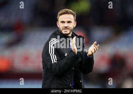 James Maddison von Leicester City applaudiert dem Fan nach dem Premier League-Spiel im Villa Park, Birmingham. Foto: Samstag, 4. Februar 2023. Stockfoto