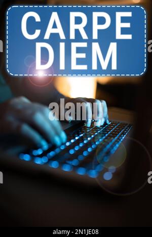 Schreiben mit Text Carpe Diem, Business Approach Public Festival, auf dem Menschen Musik und Tanz spielen Stockfoto