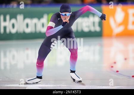 HEERENVEEN, NIEDERLANDE - FEBRUAR 4: Naomi Verkerk tritt am 4. Februar 2023 bei der niederländischen Single Distances Speed Skating Championships 2023 in Heerenveen, Niederlande an der Women's 500m (Foto: Douwe Bijlsma/Orange Pictures) Stockfoto