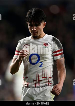 Twickenham. Vereinigtes Königreich. 04. Februar 2023 England V Schottland, Culcutta Cup, Guinness 6 Nations. Twickenham-Stadion. Twickenham. Marcus Smith (England) während des England V Schottland, Culcutta Cup Rugby-Spiels in den Guinness 6 Nations. Stockfoto