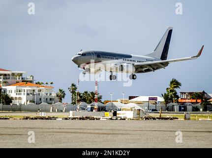 ST. MARTIN - König Willem-Alexander, Königin Maxima und Prinzessin Amalia landen mit dem Regierungsflugzeug am Princess Juliana International Airport. Die Kronprinzessin hat eine zweiwöchige Einführung in die Länder Aruba, Curacao und St. Maarten und die Inseln, die die karibischen Niederlande bilden: Bonaire, St. Eustatius und Saba. Der erste Tag des Besuchs in Sint Maarten ist unter anderem dem Wiederaufbau des Landes nach der Verwüstung des Hurrikans Irma im September 2017 gewidmet. ANP REMKO DE WAAL niederlande raus - belgien raus Stockfoto