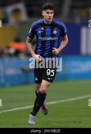 Mailand, Italien, 5. Februar 2023. Alessandro Bastoni vom FC Internazionale beim Spiel der Serie A in Giuseppe Meazza, Mailand. Der Bildausdruck sollte lauten: Jonathan Moscrop/Sportimage Stockfoto