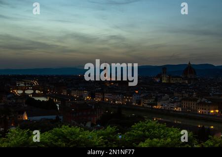 Rund um Florenz, mit Blick auf die Stadt bei Sonnenuntergang von der Piazzale Michelangelo Stockfoto