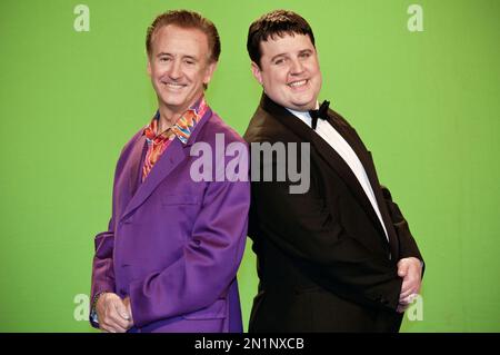 Peter Kay und Tony Christie im legendären 2005 Comic Relief „Amarillo“-Videodreh. Stockfoto