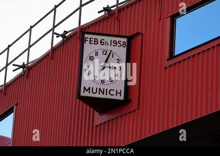 Manchester, Großbritannien. 06. Februar 2023. Die Münchner Uhr als Manchester United feiert den 65. Jahrestag der Flugzeugkatastrophe in München am 6. Februar 2023 in Old Trafford, Manchester, Großbritannien (Foto von Conor Molloy/News Images) in Manchester, Großbritannien, am 2./6. Februar 2023. (Foto: Conor Molloy/News Images/Sipa USA) Guthaben: SIPA USA/Alamy Live News Stockfoto