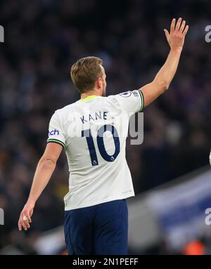 05. Februar 2023 - Tottenham Hotspur / Manchester City - Premier League - Tottenham Hotspur Stadium Tottenham's Harry Kane begrüßt die Heimfans, während er sein 237. Tor für den Club feiert und ihn zum Spieler mit den höchsten Punkten aller Zeiten während des Premier League-Spiels gegen Manchester City macht. Bild : Mark Pain / Alamy Live News Stockfoto