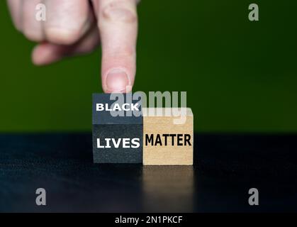 Würfel bilden den Ausdruck „Black Lives Matter“. Stockfoto