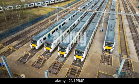 Bild bereitgestellt von Bav Media 07976 880732. Das Bild vom Februar 3 zeigt Thameslink-Züge, die in Bedfordshire als Zug dr. Stockfoto