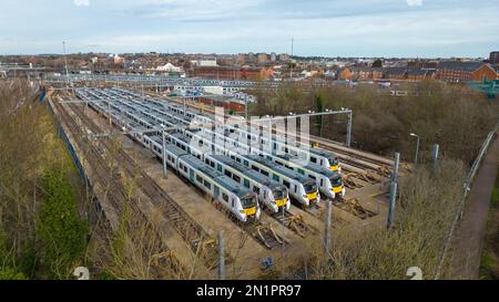 Bild bereitgestellt von Bav Media 07976 880732. Das Bild vom Februar 3 zeigt Thameslink-Züge, die in Bedfordshire als Zug dr. Stockfoto