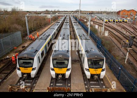 Das Bild vom Februar 3 zeigt Thameslink-Züge, die in Bedfordshire auf Gleisen gestapelt sind, während die Zugführer in England zum zweiten Mal gehen Stockfoto