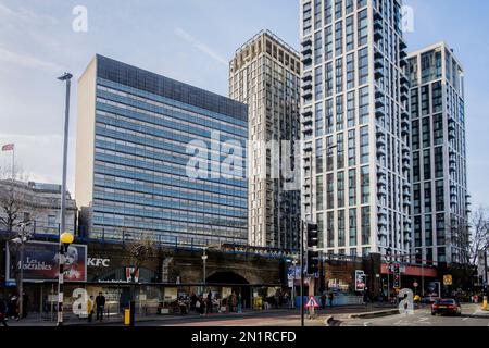 Das Tower-Gebäude ein Bürogebäude aus dem Jahr 1960er neben der Waterloo-Station, das für den Abriss und die Sanierung des Standorts geplant ist. Nach London. UK Stockfoto