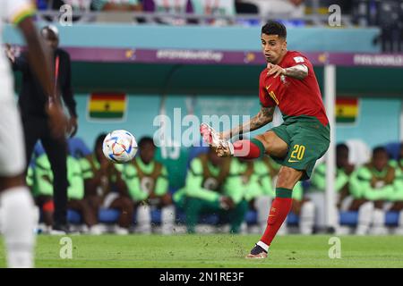DOHA, KATAR - NOVEMBER 24: Joao Cancelo während des FIFA-Weltmeisterschafts-Katar-2022-Spiels Gruppe H zwischen Portugal und Ghana am 24. November 2022 im Stadium 974 in Doha, Katar. (Foto von MB Media) Stockfoto