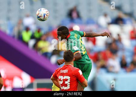 AL WAKRAH, KATAR - NOVEMBER 24: Tolo Nouhou während des FIFA-Weltmeisterschafts-Qatar 2022 Group G-Spiels zwischen der Schweiz und Kamerun im Al Janoub Stadion am 24. November 2022 in Al Wakrah, Katar. (Foto von MB Media) Stockfoto