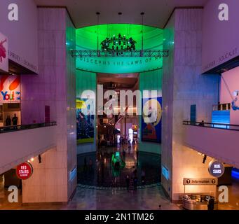 Chicago, IL, USA - 6. Februar 2023: Hauptlobby des Museum of Science and Industry in Chicago, Illinois. Stockfoto