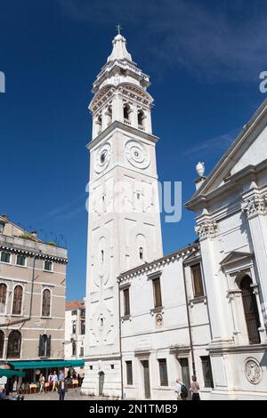Italien, Venedig, Kirche S. Maria Formosa und der Kirchturm des Oratorio Santa Maria della Salute. Stockfoto