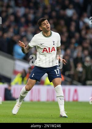 London, Großbritannien. 05. Februar 2023. Cristian Romero von Tottenham Hotspur in Aktion. Spiel der Premier League, Tottenham Hotspur gegen Manchester City im Tottenham Hotspur Stadium in London am Sonntag, den 5. Februar 2023. Dieses Bild darf nur zu redaktionellen Zwecken verwendet werden. Nur redaktionelle Verwendung, Lizenz für kommerzielle Verwendung erforderlich. Keine Verwendung bei Wetten, Spielen oder Veröffentlichungen von Clubs/Ligen/Spielern. Bild von Sandra Mailer/Andrew Orchard Sportfotografie/Alamy Live News Credit: Andrew Orchard Sportfotografie/Alamy Live News Stockfoto