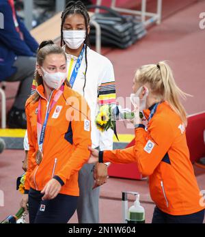 06. AUGUST 2021 - Tokio, Japan: Anouk VETTER aus den Niederlanden, Nafissatou THIAM aus Belgien und Emma OOSTERWEGEL aus den Niederlanden sind die Medaillen in der AT Stockfoto