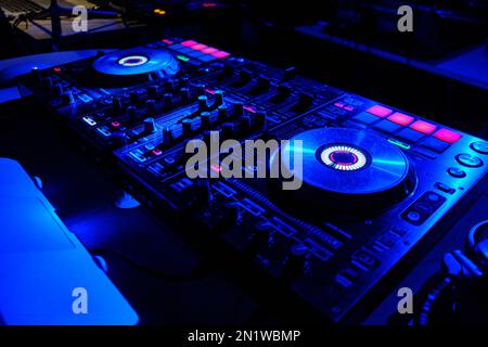 Bunte Notizblöcke des Musiksammlers Stockfoto