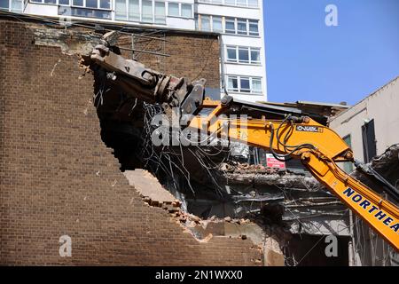 Abriss eines Teils des Hilton Metropole in Brighton, East Sussex, Großbritannien. Stockfoto
