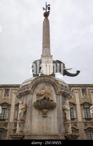 Fontana dell'Elefante auf der Piazza del Duomo in Catania, Sizilien Stockfoto