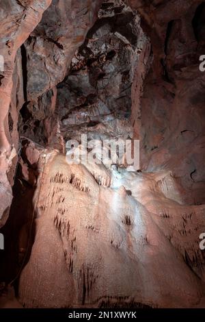 Die Felsformation, bekannt als Diamond Chamber in Goughs Cave in Cheddar in Somerset Stockfoto