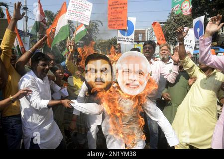 Kalkutta, Indien. 6. Februar 2023. Kongressaktivisten nehmen an einer Demonstration zum Protest gegen die Adani Row am 6. Februar 2023 in Kalkutta, Indien, Teil. (Kreditbild: © Saikat Paul/Eyepix via ZUMA Press Wire) NUR REDAKTIONELLE VERWENDUNG! Nicht für den kommerziellen GEBRAUCH! Stockfoto