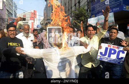 Kalkutta, Indien. 6. Februar 2023. Kongressaktivisten nehmen an einer Demonstration zum Protest gegen die Adani Row am 6. Februar 2023 in Kalkutta, Indien, Teil. (Kreditbild: © Saikat Paul/Eyepix via ZUMA Press Wire) NUR REDAKTIONELLE VERWENDUNG! Nicht für den kommerziellen GEBRAUCH! Stockfoto