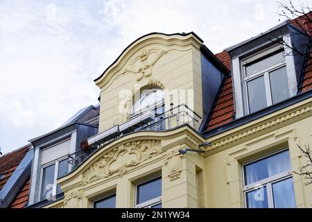 Dormer auf einem Jugendstilhaus im kölner ehrenfeld Stockfoto