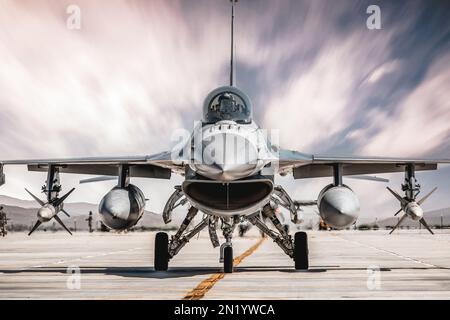 Anatolian Eagle Air Force Übung 2021 F16 Kampfflugjet in Rollposition in der Türkei Stockfoto