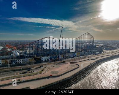 Blackpool Pleasure Beach BPB Aerial Update geschlossen Saison 2023, Inc Big One Re Tracking Stockfoto