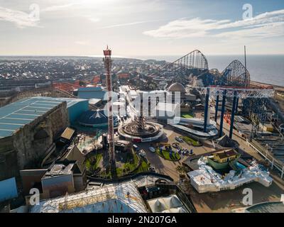 Blackpool Pleasure Beach BPB Aerial Update geschlossen Saison 2023, Inc Big One Re Tracking Stockfoto