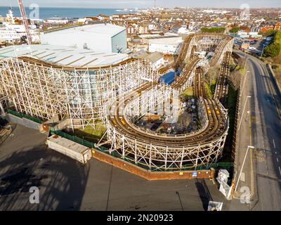 Blackpool Pleasure Beach BPB Aerial Update geschlossen Saison 2023, Inc Big One Re Tracking Stockfoto