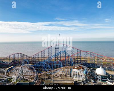 Blackpool Pleasure Beach BPB Aerial Update geschlossen Saison 2023, Inc Big One Re Tracking Stockfoto
