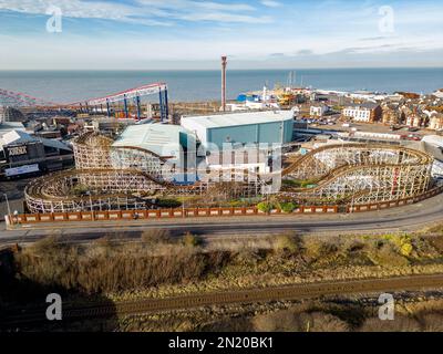 Blackpool Pleasure Beach BPB Aerial Update geschlossen Saison 2023, Inc Big One Re Tracking Stockfoto