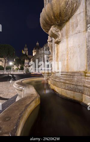 Fontana dell'Elefante auf der Piazza del Duomo in Catania bei Nacht Stockfoto