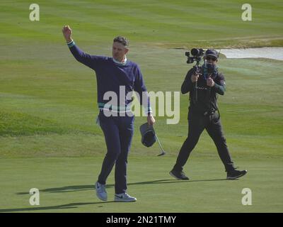 Pebble Beach, Kalifornien, USA. 6. Februar 2023. Justin Rose gewinnt den AT&T Pro-am 2023 auf Pebble Beach Golf Links während der letzten Runde des PGA Tour Golfturniers am Montag. Gutschrift: Motofoto/Alamy Live News Stockfoto